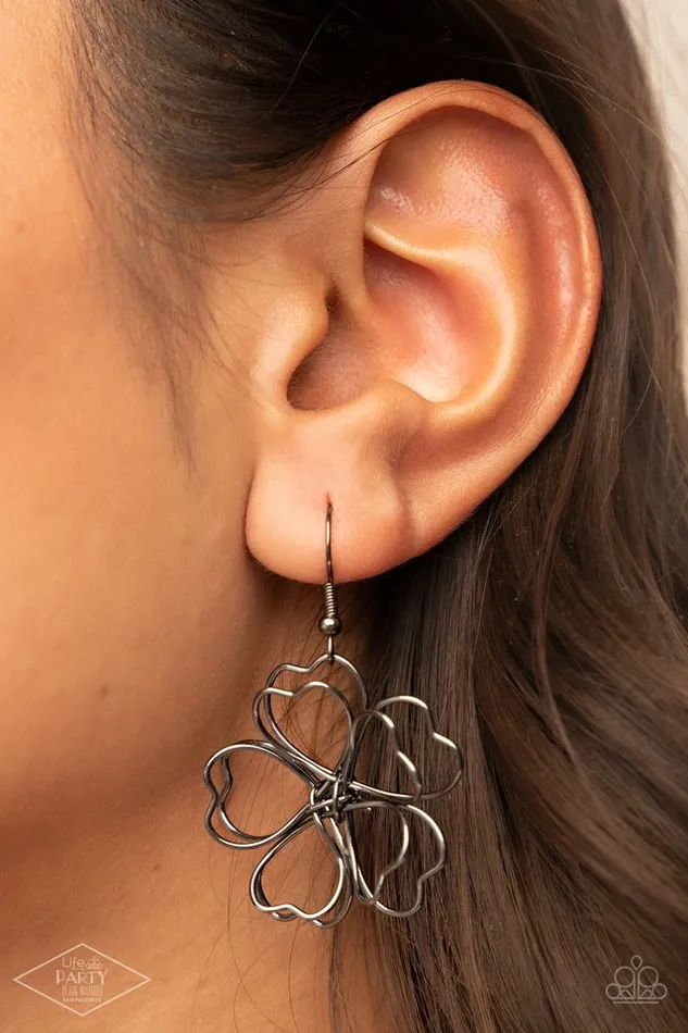 Earrings Paparazzi Earring Daisy Double Gunmetal Small Paparazzi Jewelry