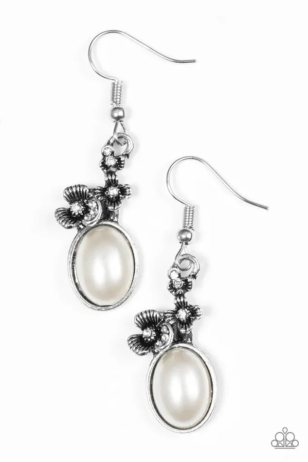 Paparazzi Jewelry Earrings Paparazzi Earring Floral Finery White