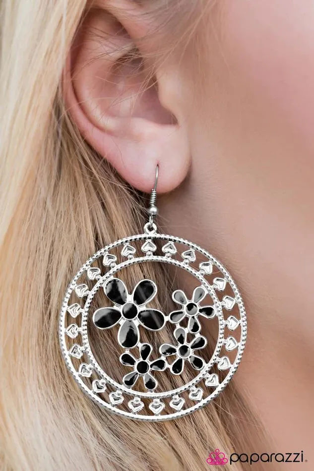 Paparazzi Jewelry Earrings Paparazzi Earring Springtime Pleasure Black