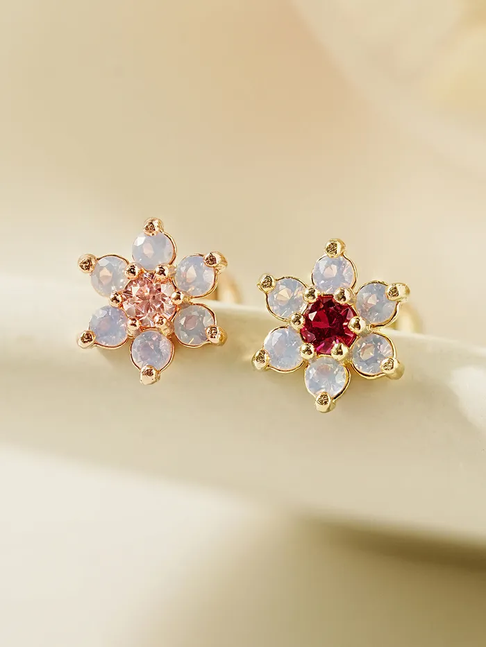 MinimalBijoux Earrings 14K Gold Pink Opal Flower Cartilage Earring 20G18G16G