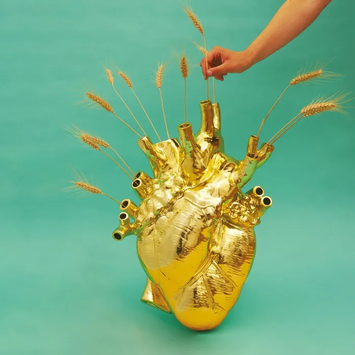Seletti Earrings Seletti Love In Bloom Giant Resin Heart Vase Gold 165x9x25 Cm Seletti Earrings Seletti Love In Bloom Giant Resin Heart Vase Gold 165x9x25 Cm